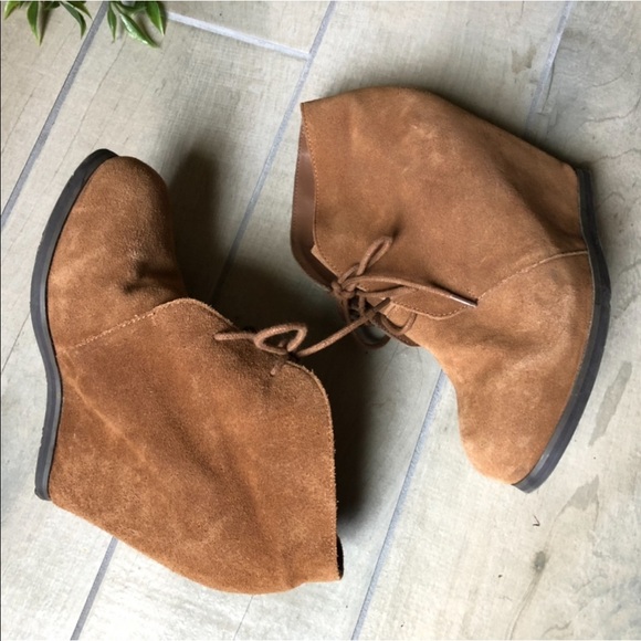 Dolce vita cognac suede lace up wedge booties. Size 7.5 - Picture 2 of 8